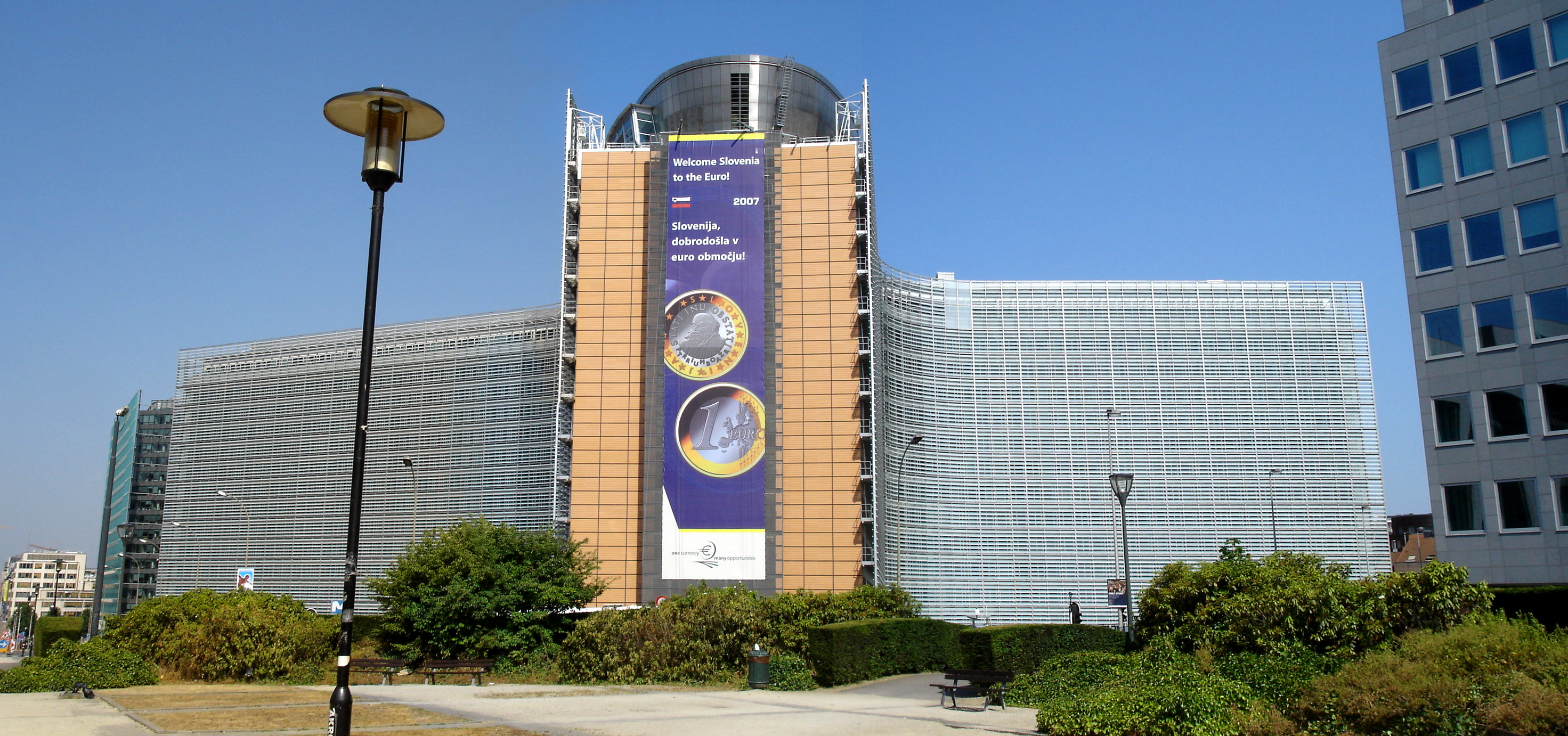 Polish Companies Struggle to Interpret AI Content Labeling Rules