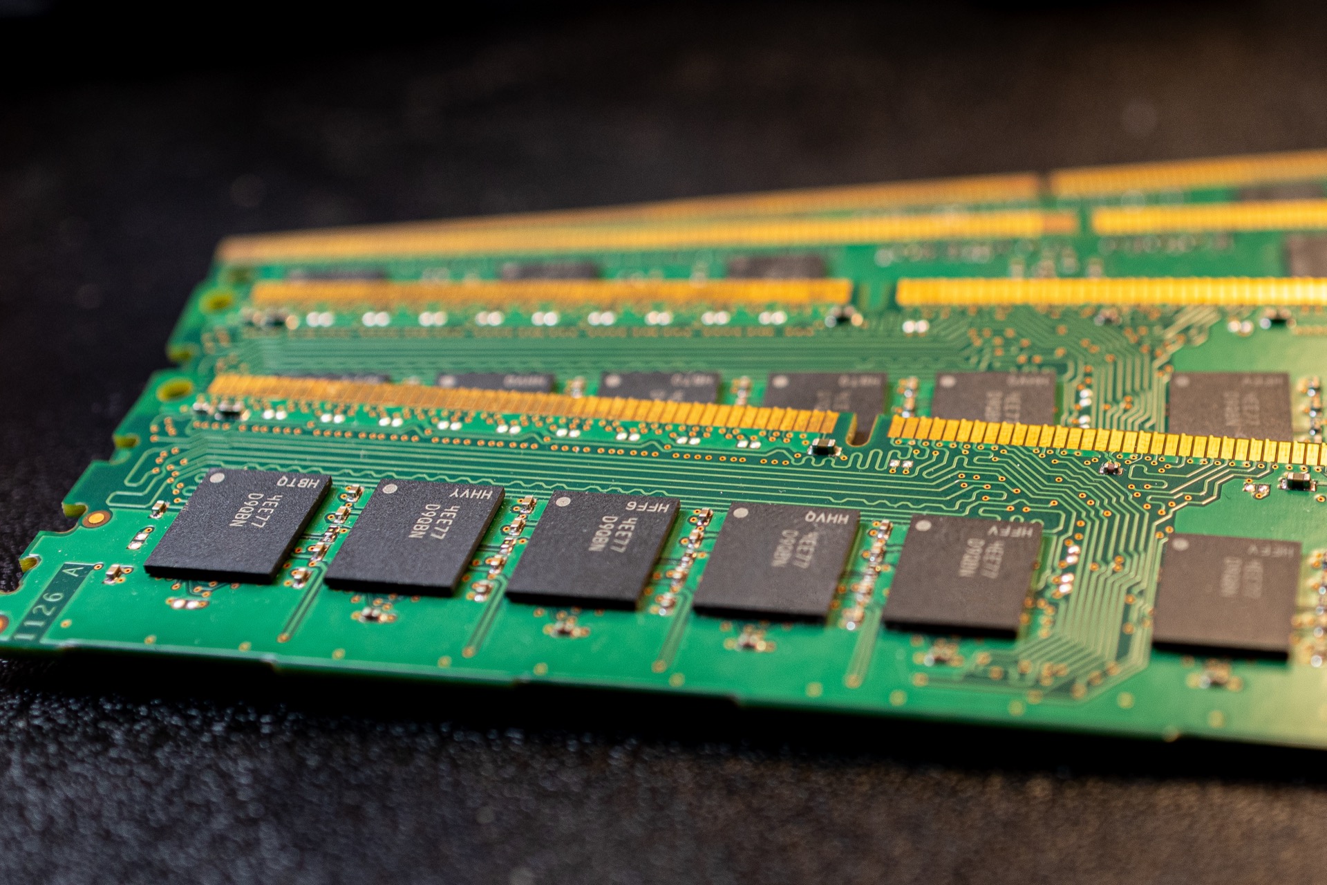 AI winduje ceny pamięci RAM i dysków SSD, producenci ostrzegają przed kolejną falą podwyżek