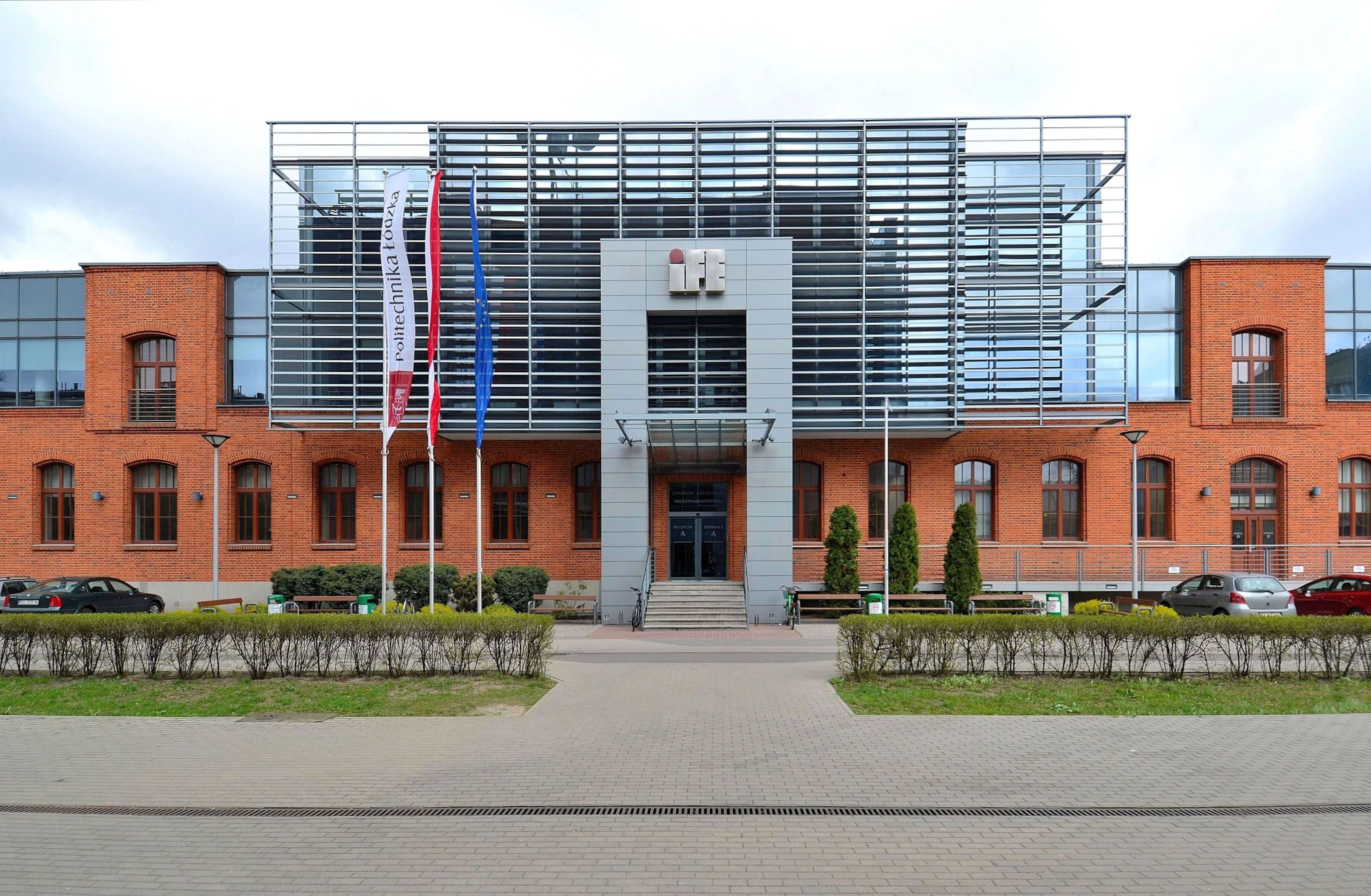 Lodz University of Technology and FABE to Build AI That Predicts Solar Panel Fires