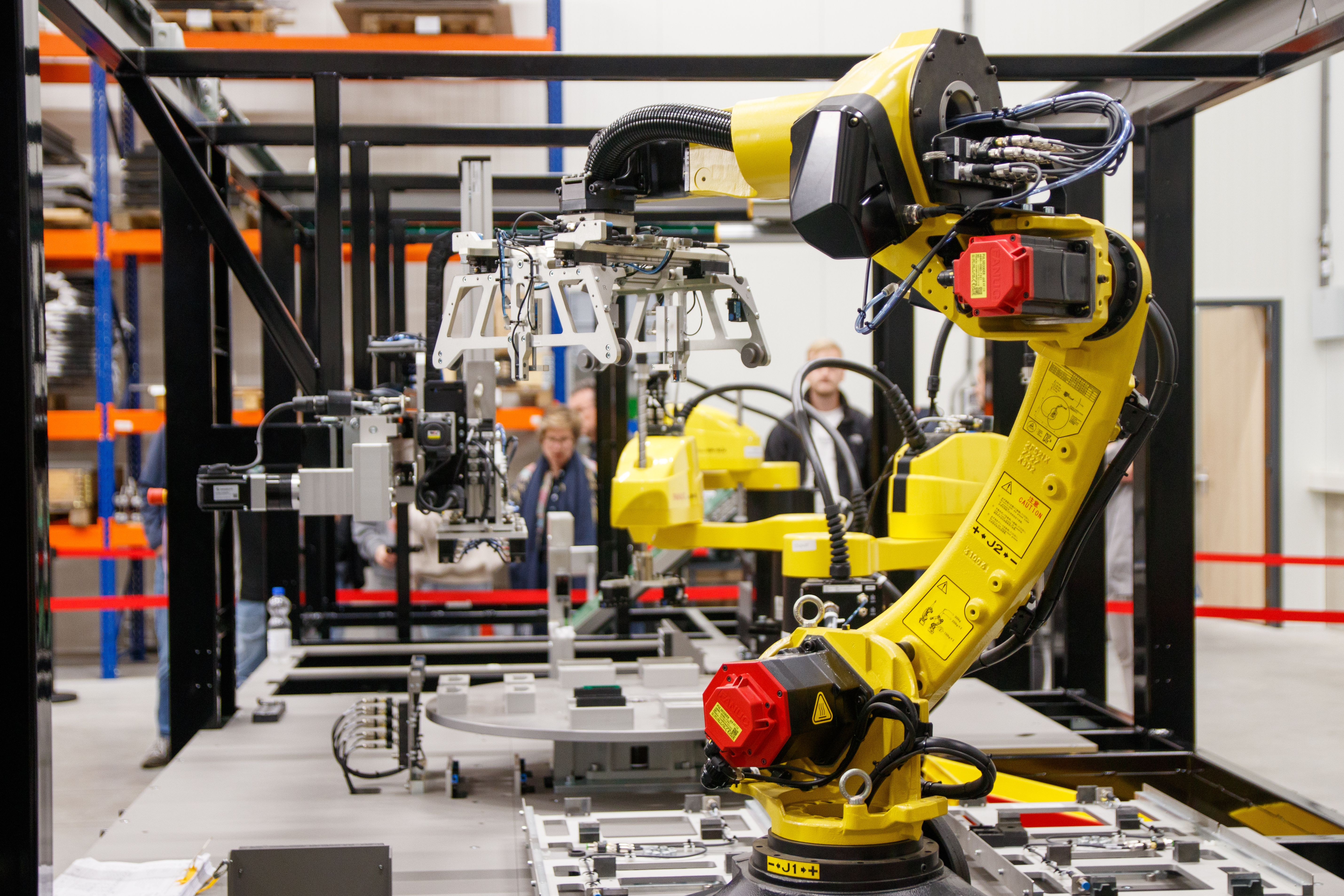 Former Google DeepMind Robotics Team Teaches Robots by Showing, Not Programming