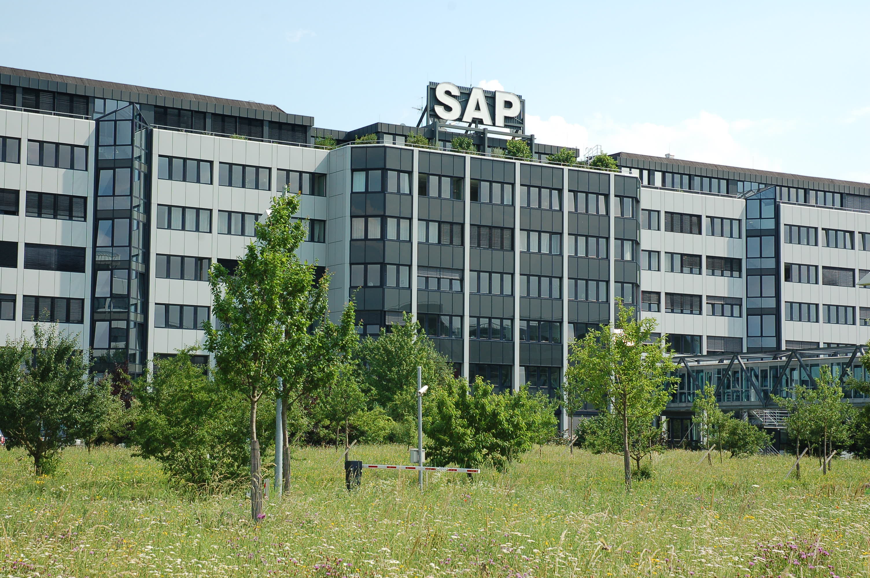SAP Shares Near Yearly Low Ahead of Key AI Earnings Report
